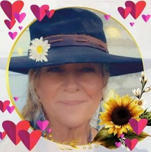 Meet your Posher, Laurie